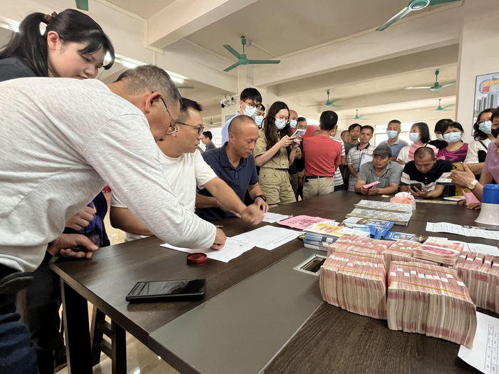 5月20日至6月2日,每周递减现金奖励,若未在上述期限内按规定完成签约