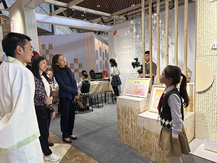 成都市同辉(国际)学校陶语瓷韵艺术工作坊
