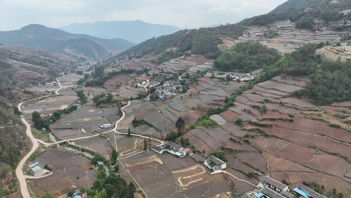 破解二半山区用水难题 四川会东县建光伏提灌站引水上山