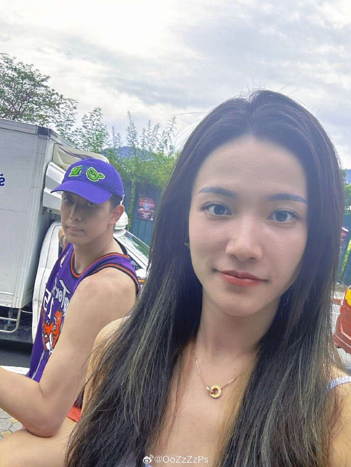 沈梓捷女友晒二人近照:苏梅真是我最爱的岛991599