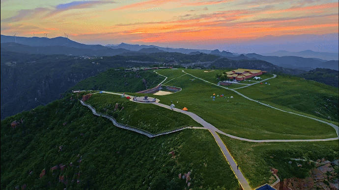 导航:三泉湖停车场地点:新密伏羲山小马高原无限惬意在心头骑马,射箭