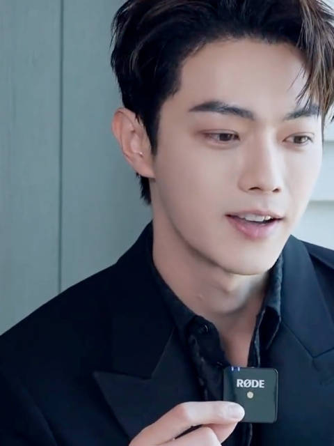 许凯说粤语的低音炮 我靠 有点子东西 帅!