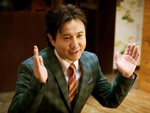 图一为牢狱纹, 牢狱纹一般是靠近眉头位置的斜纹