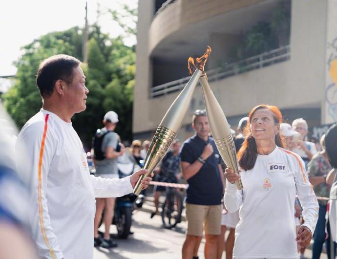 巴黎奥运会火炬传递正在南法进行传递