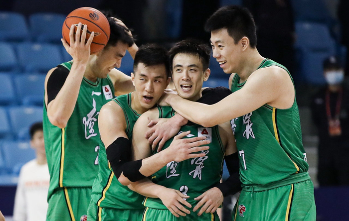 cba辽篮vs新疆男篮名单出炉 郭艾伦 赵睿缺阵,张镇麟 赵继伟出战