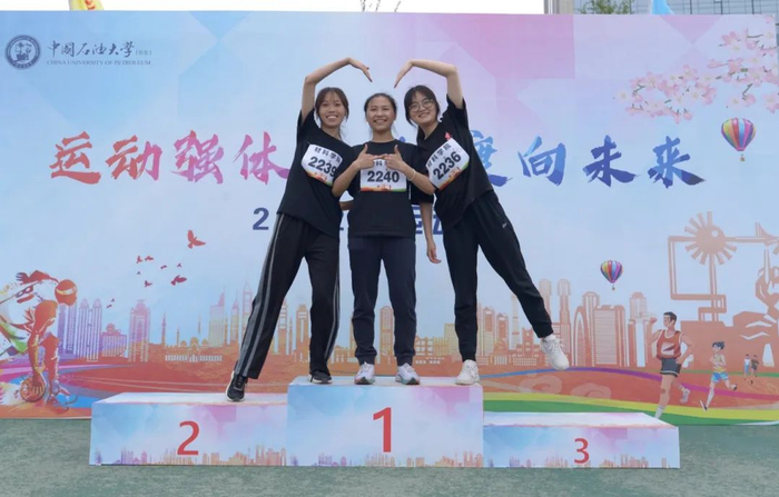 校运会"四冠王":上了赛场,还分什么汗水和泪水!