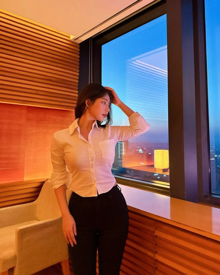 这腰臀比,谁看了不迷糊啊|小姐姐|网红_新浪新闻