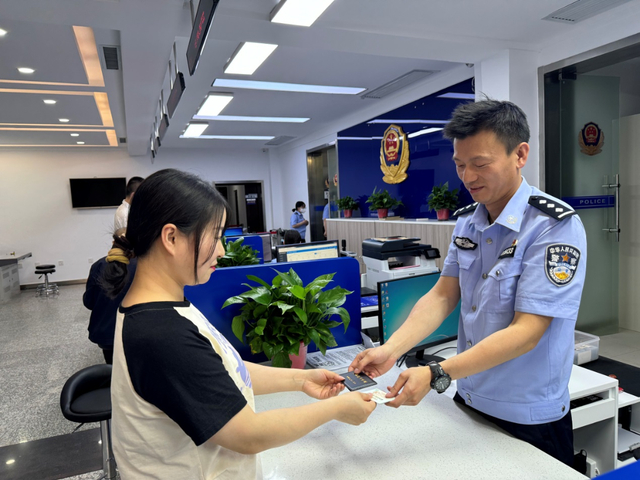 长安路派出所全力打造"一站式"综合服务窗口