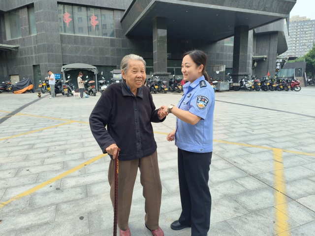 长安路派出所全力打造"一站式"综合服务窗口