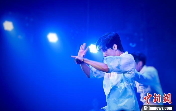 导演郭震介绍,《光影少年》的命名是希望融合职业精神与朝气,剧本经