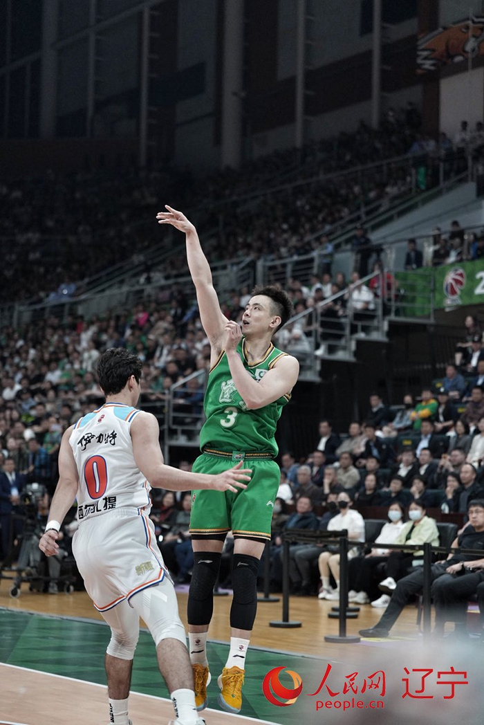 cba总决赛第一场 辽宁男篮121:112战胜新疆