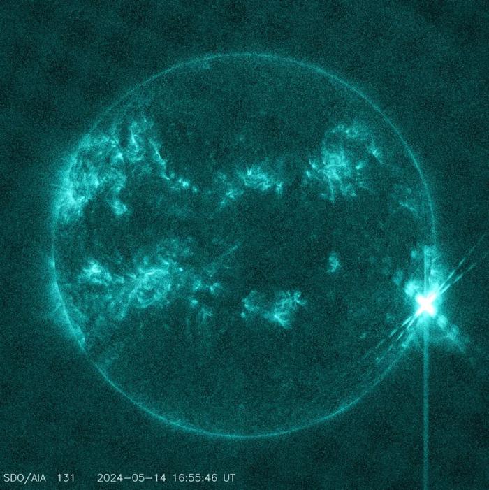 太阳爆发X8.7级大耀斑！