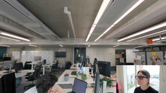 谷歌AI助手将能够通过智能眼镜和用户一起观察世界。来源：谷歌