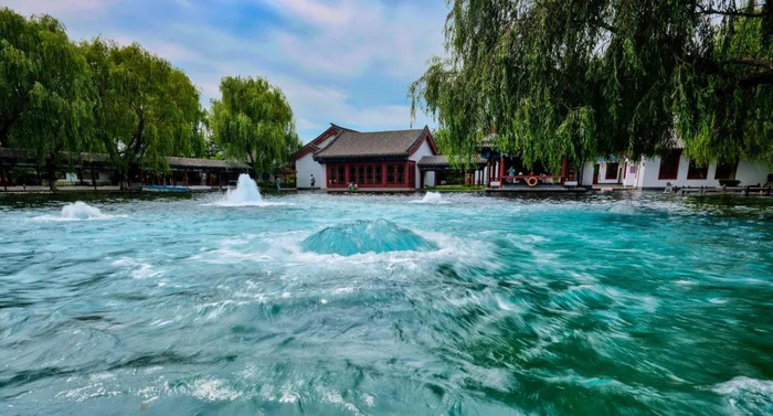 中国唯一泡在泉水里的城市,拒绝内卷,安逸享乐,超适