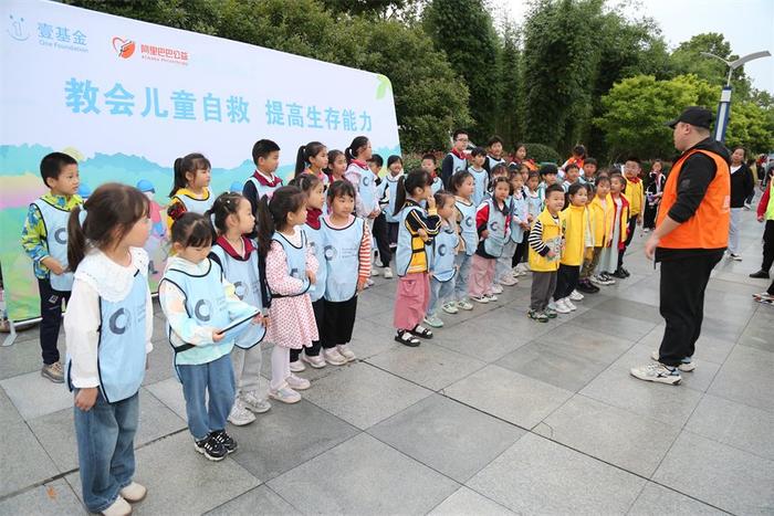 武汉新洲:市民在休闲游园中快乐学习减灾防灾课