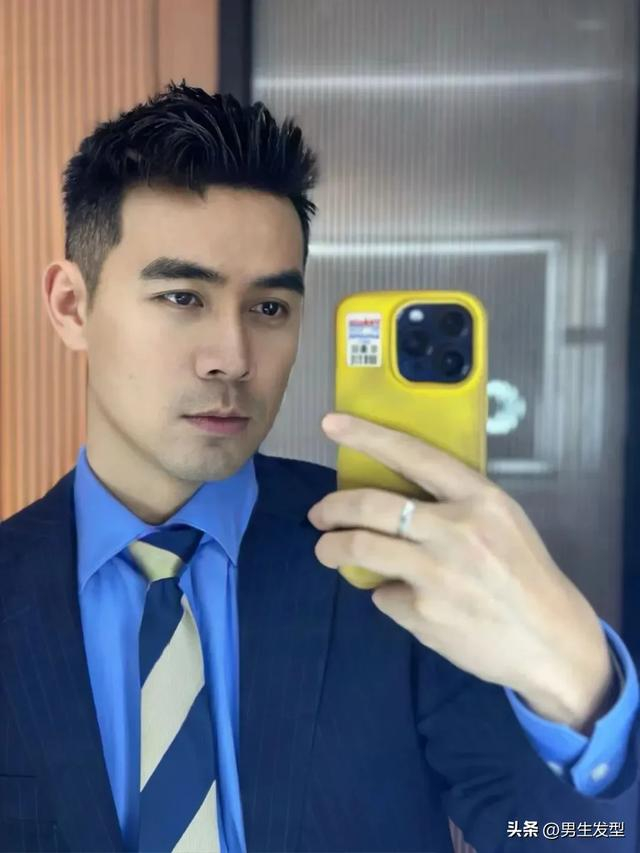 男生"两边铲光"发型过时了?试试这3款清爽造型,阳光又帅气