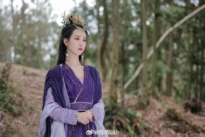 十年璀璨,@张慧雯wen 感恩遇见镜头下的魔法师@何炅,让《栀子花开》中