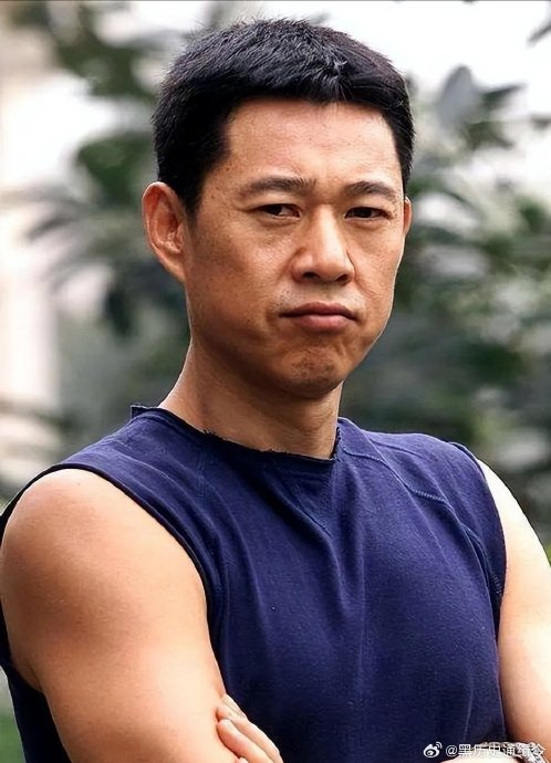 复出再度走红影坛,孝顺与演技双赢关注|石兆琪|张丰毅|孙红雷_新浪
