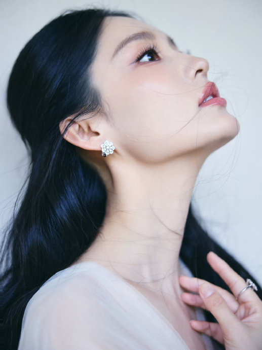 好美啊李沁今天温婉国风直播造型!