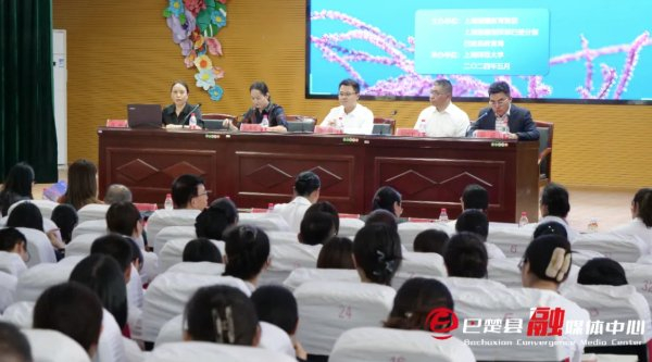 在巴楚县第二中学报告厅,大家齐聚一堂,共同见证了上海援疆2024年"生