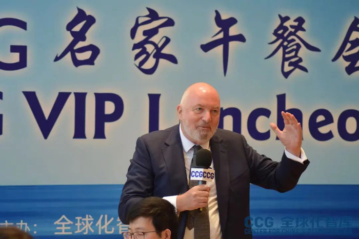 ccg名家午餐会在北京国际俱乐部举办,研讨中国经济发展