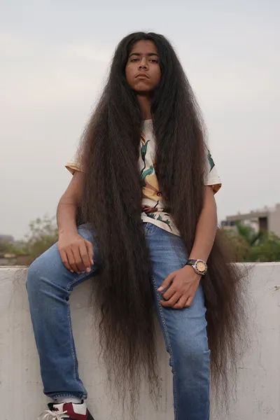 头发最长的青少年(男性)