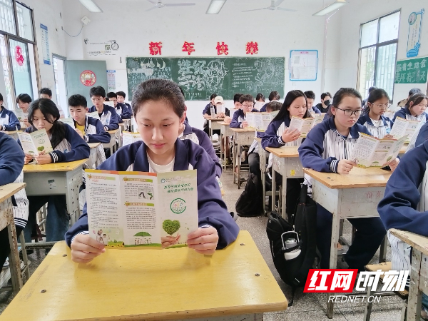 邵阳市第三中学开展"全国低碳日" 宣传活动