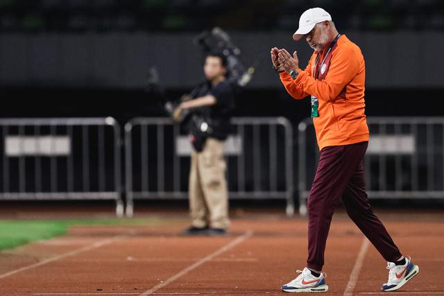 海牛主帅亚森谈空场处罚:我们只能去执行,哪怕没球迷也不会放弃