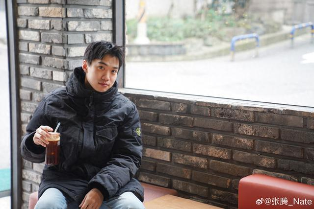 张腾道歉:朋友误扔李溪芮拖鞋|创造营2021|张腾|李溪芮_新浪新闻