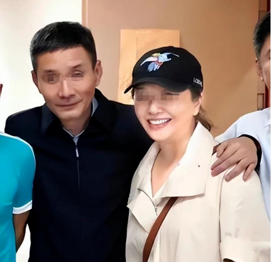 他俩竟然是夫妻!