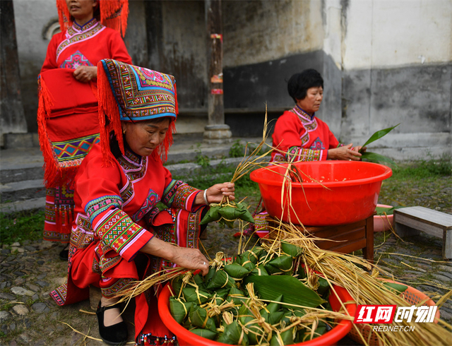 湖南江永:瑶家妇女欢度"斗牛节"|湖南省|永州市_新浪新闻
