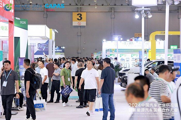 第十届成都国际汽车零配件及售后服务展览会在蓉举行