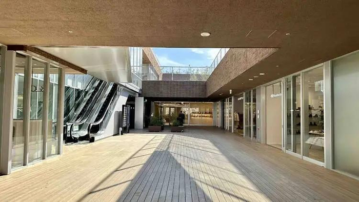 自由之丘室外通道。图源：TIME OUT