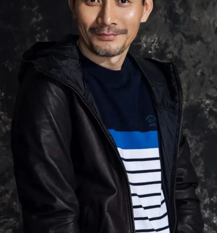 新晋"叔圈"顶流,中年再婚娶国民女神,把妻子女儿宠上天|田小洁_新浪