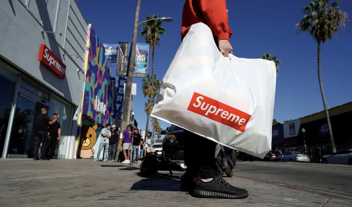 supreme价值不再,或将再度被出售