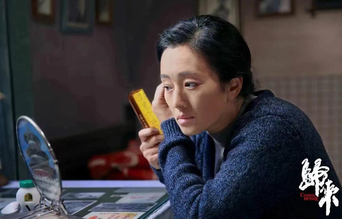 为了演好《归来》,她到养老院和失忆症群体聊天,走访了很多老人院.