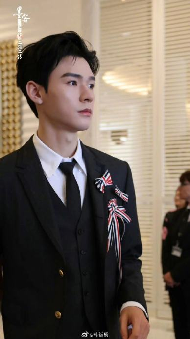 龚俊戛纳酒店出发图,又帅了俊子