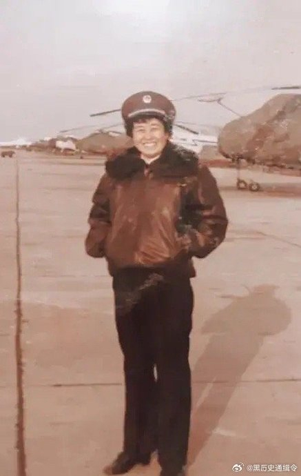 28岁女飞行员张连芳勇穿蘑菇云,历经辐射后奇迹生子