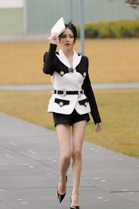 谢可寅昨天老公姐今天长腿御姐 百变造型的谢可寅谁能拒绝