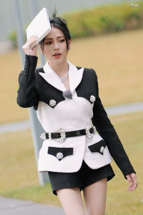 谢可寅昨天老公姐今天长腿御姐 百变造型的谢可寅谁能拒绝