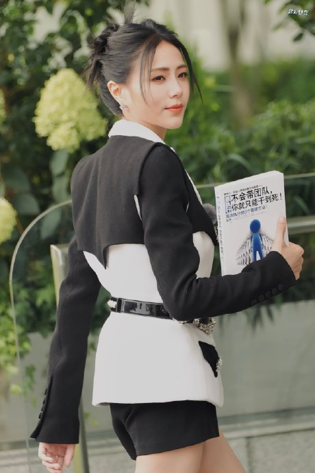 谢可寅昨天老公姐今天长腿御姐 百变造型的谢可寅谁能拒绝