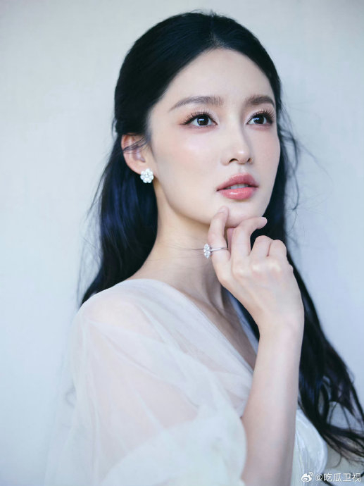 李沁新妆容温柔变化