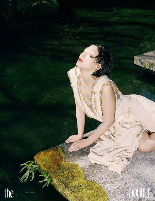 安藤樱拍摄的一组最新写真