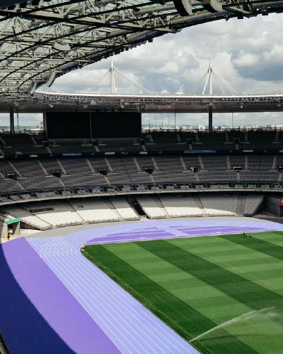 根据此前消息,巴黎奥运会田径赛场将分为深紫浅紫两种颜色