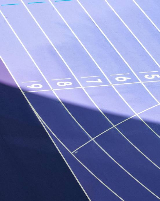 根据此前消息,巴黎奥运会田径赛场将分为深紫浅紫两种颜色