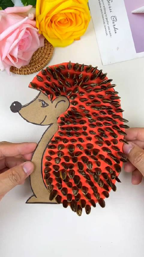 小刺猬手工制作 马上就要六一儿童节了,陪孩子一起制作这个好玩的刺猬