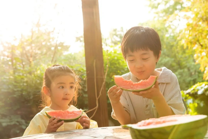 △吃水果不考虑价格，幸福感就会加倍。图虫创意