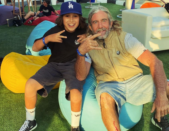 奥伯霍尔泽（右）