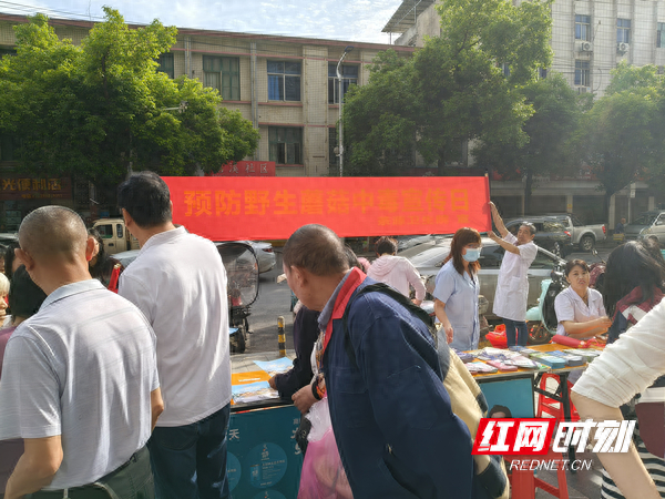 东安县白牙市镇龙溪社区开展"不吃野蘑菇,防食物中毒"