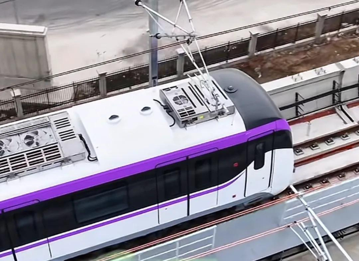 z4号线7站6区间32公里轨通,列车,车站亮相